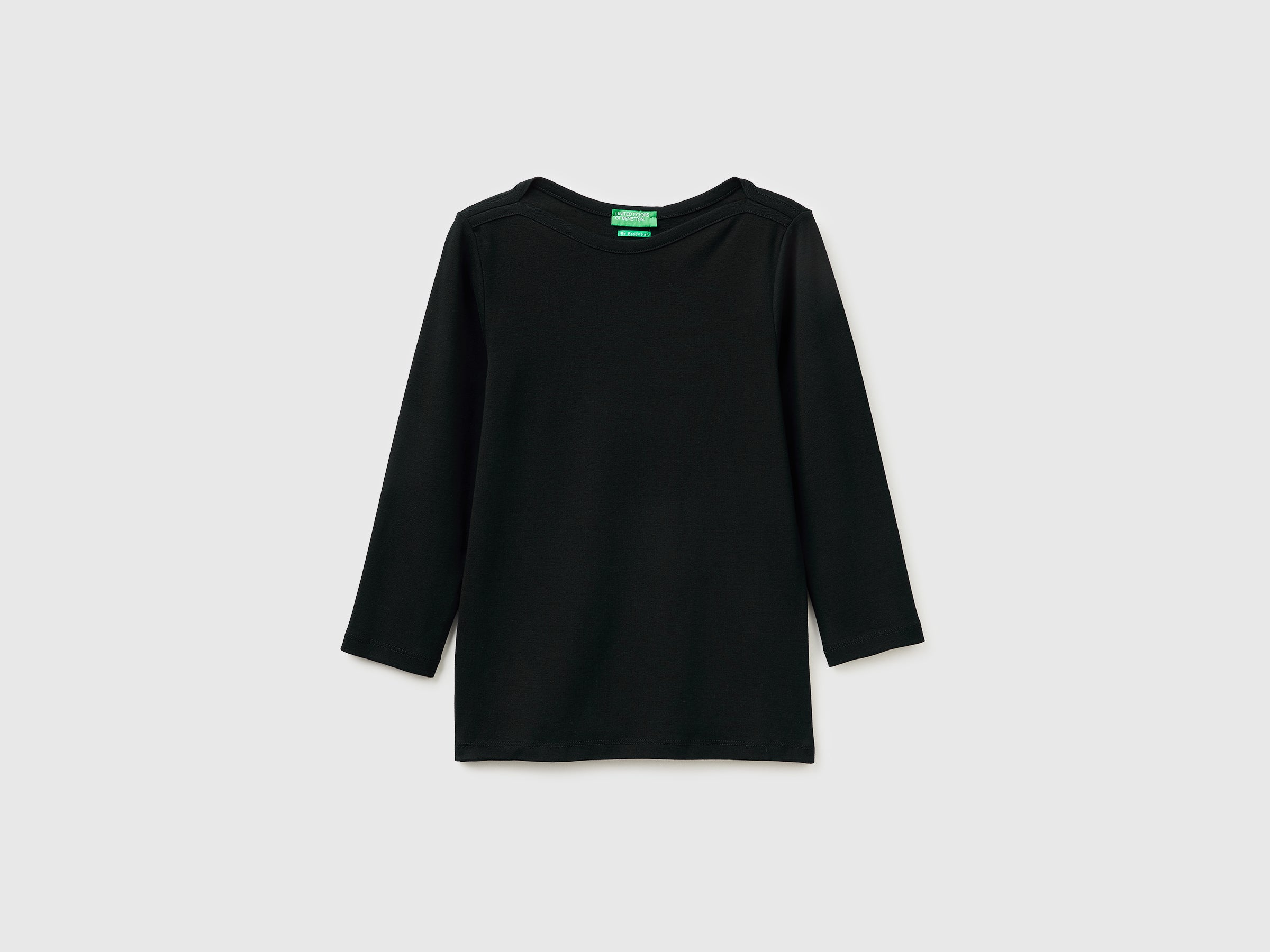 T-shirt slim fit com decote à barco - ucb_image_FS