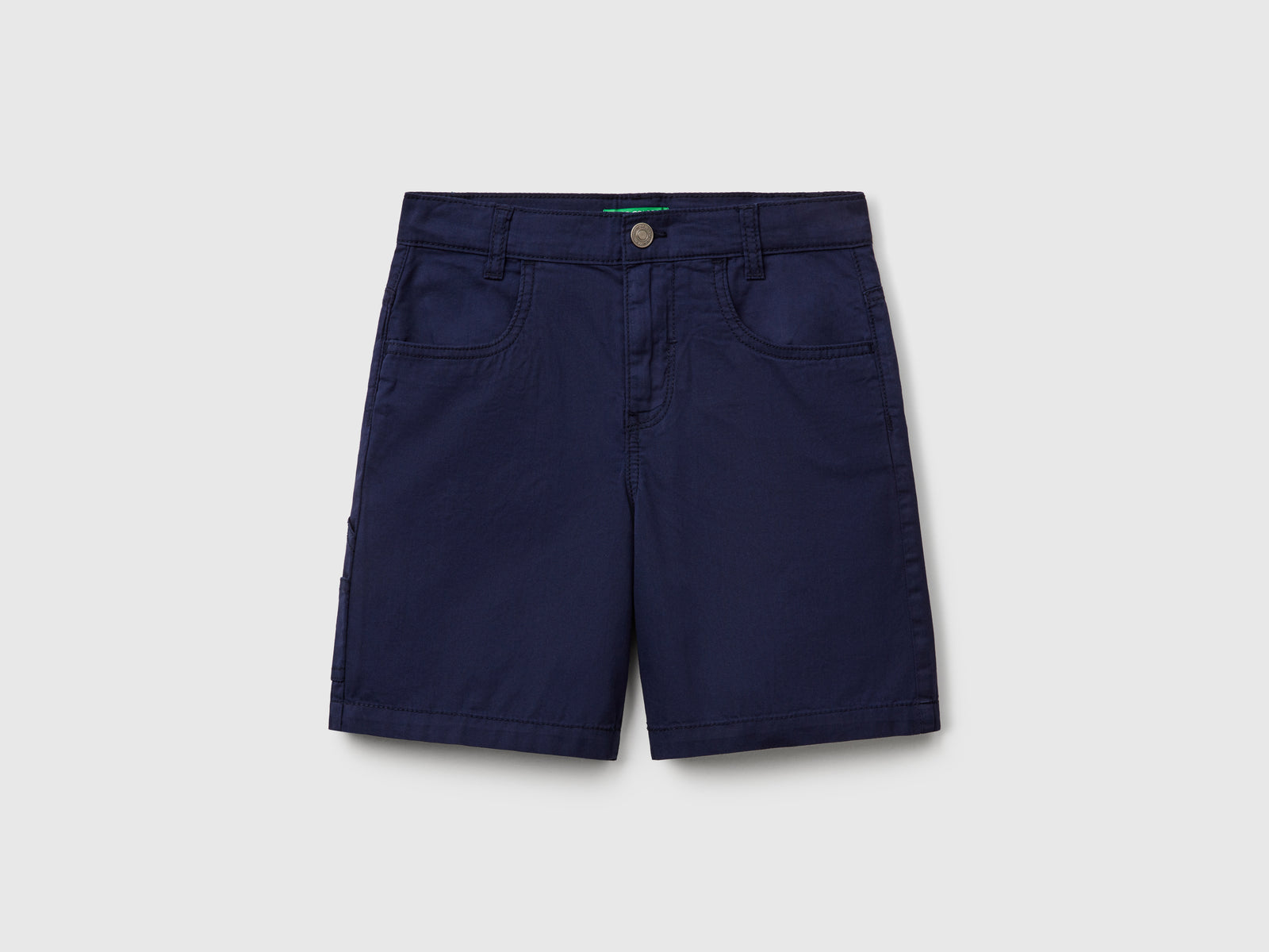 Lightweight Bermuda shorts with pockets - ucb_image_FS