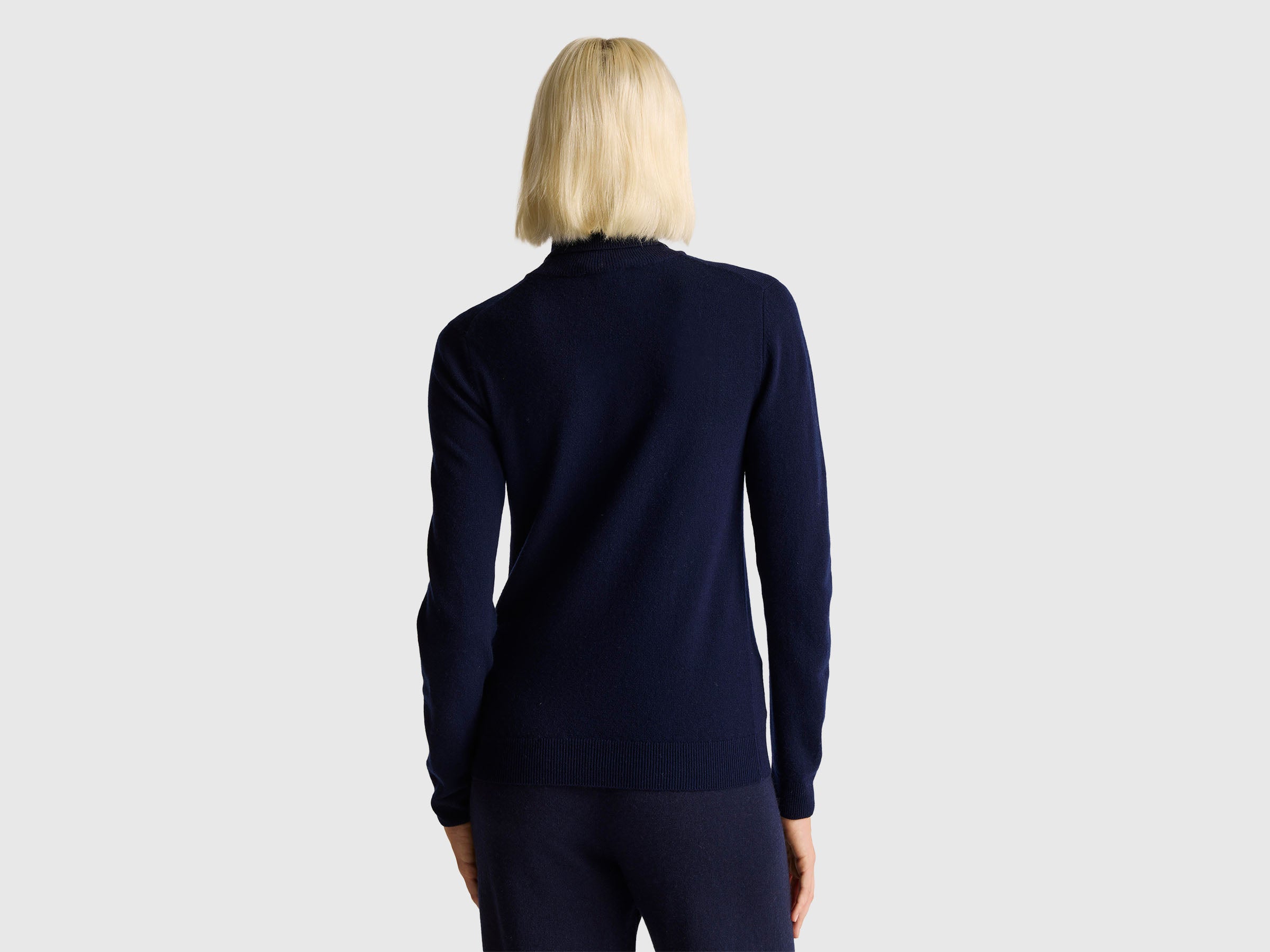 Dark blue turtleneck in pure Merino wool - ucb_image_B
