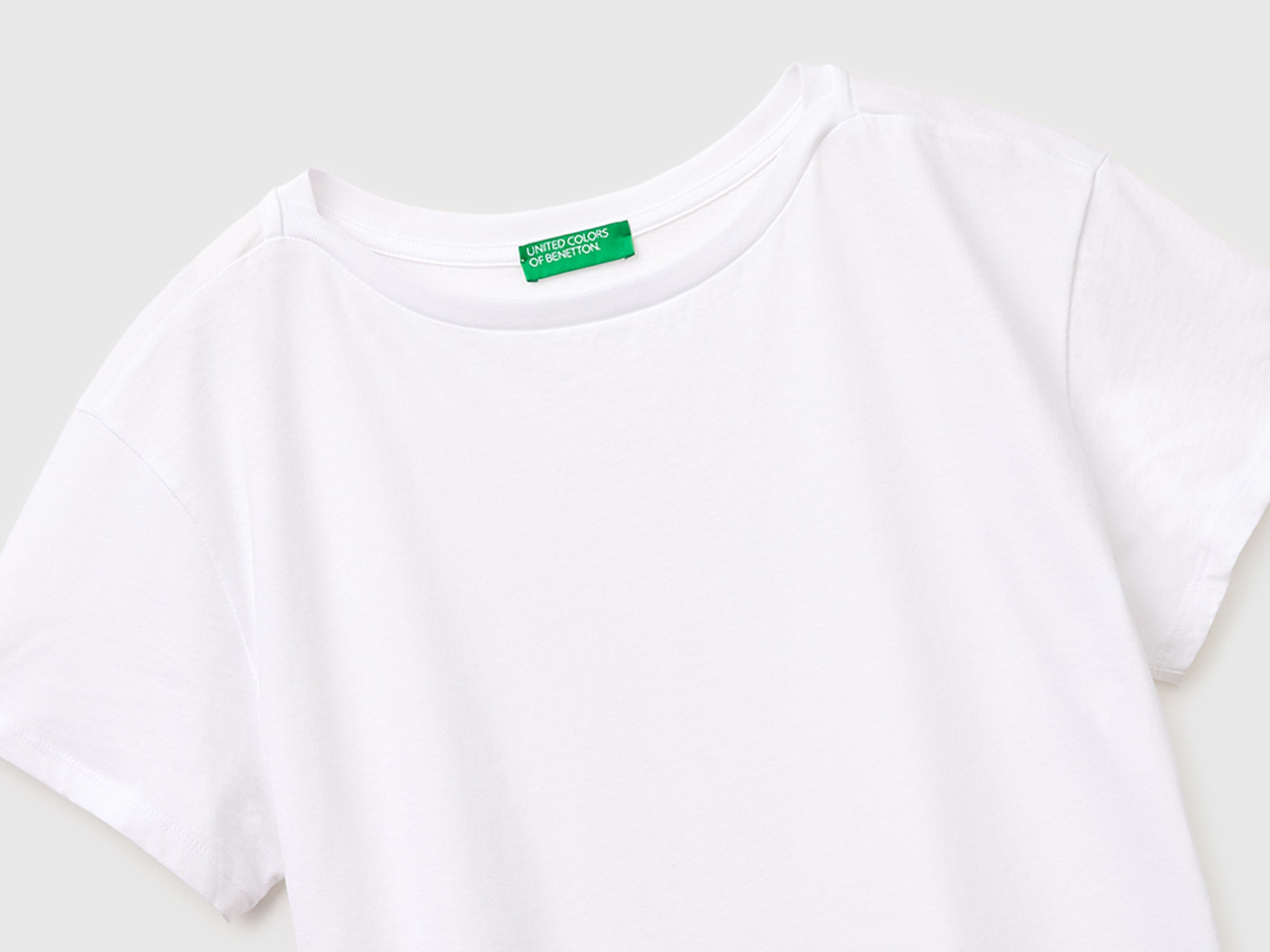 Boat-neck T-shirt - ucb_image_DS1