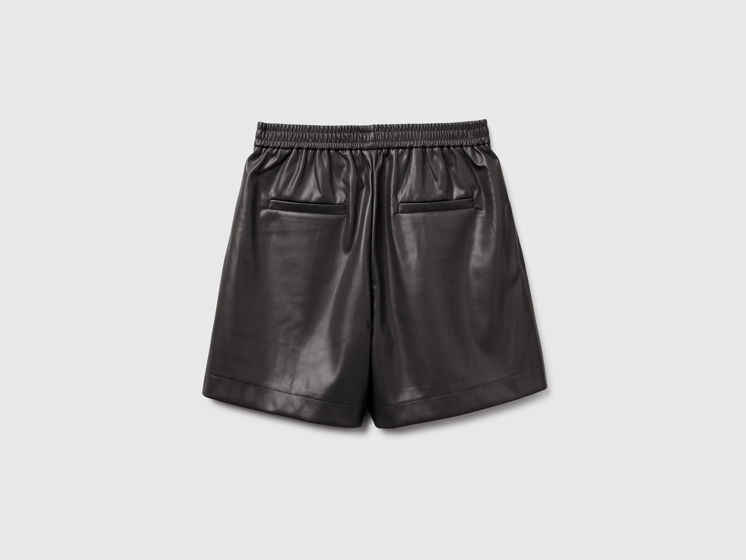 Bermudas em tecido efeito pele - ucb_image_BS