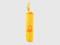 Yellow umbrella - ucb_image_FS