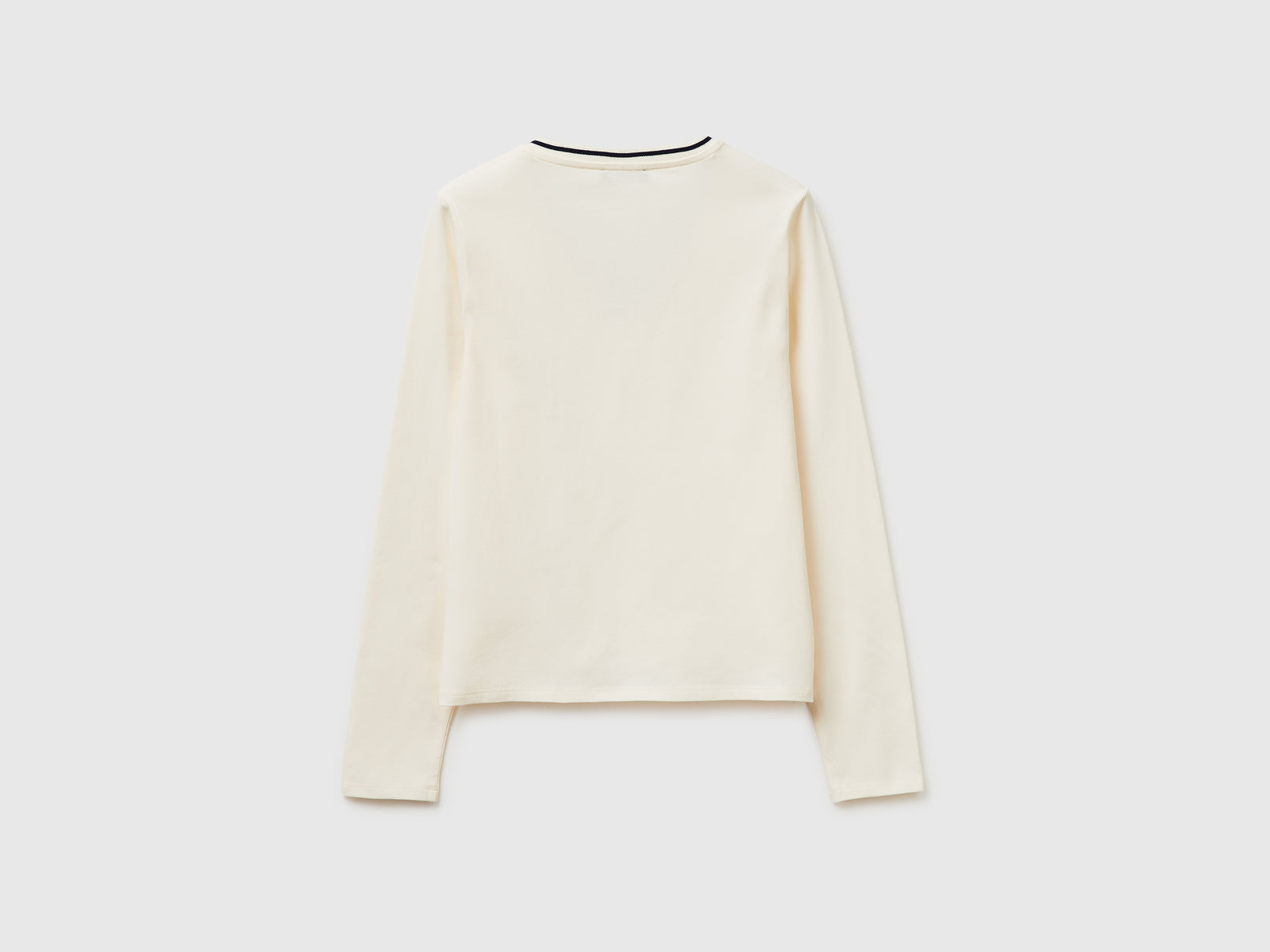 Fitted V-neck T-shirt - ucb_image_BS