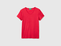 Slim fit t-shirt with V-neck - ucb_image_FS
