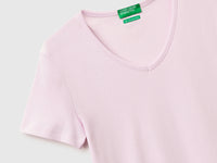 Slim fit t-shirt with V-neck - ucb_image_DS1