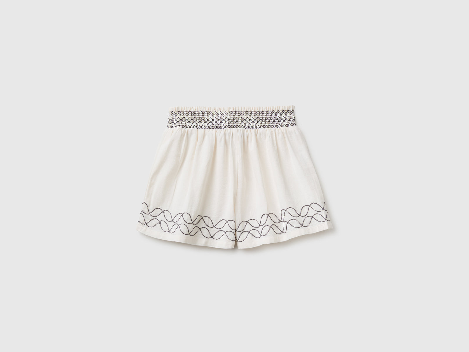 Shorts em crepe com bordado - ucb_image_BS