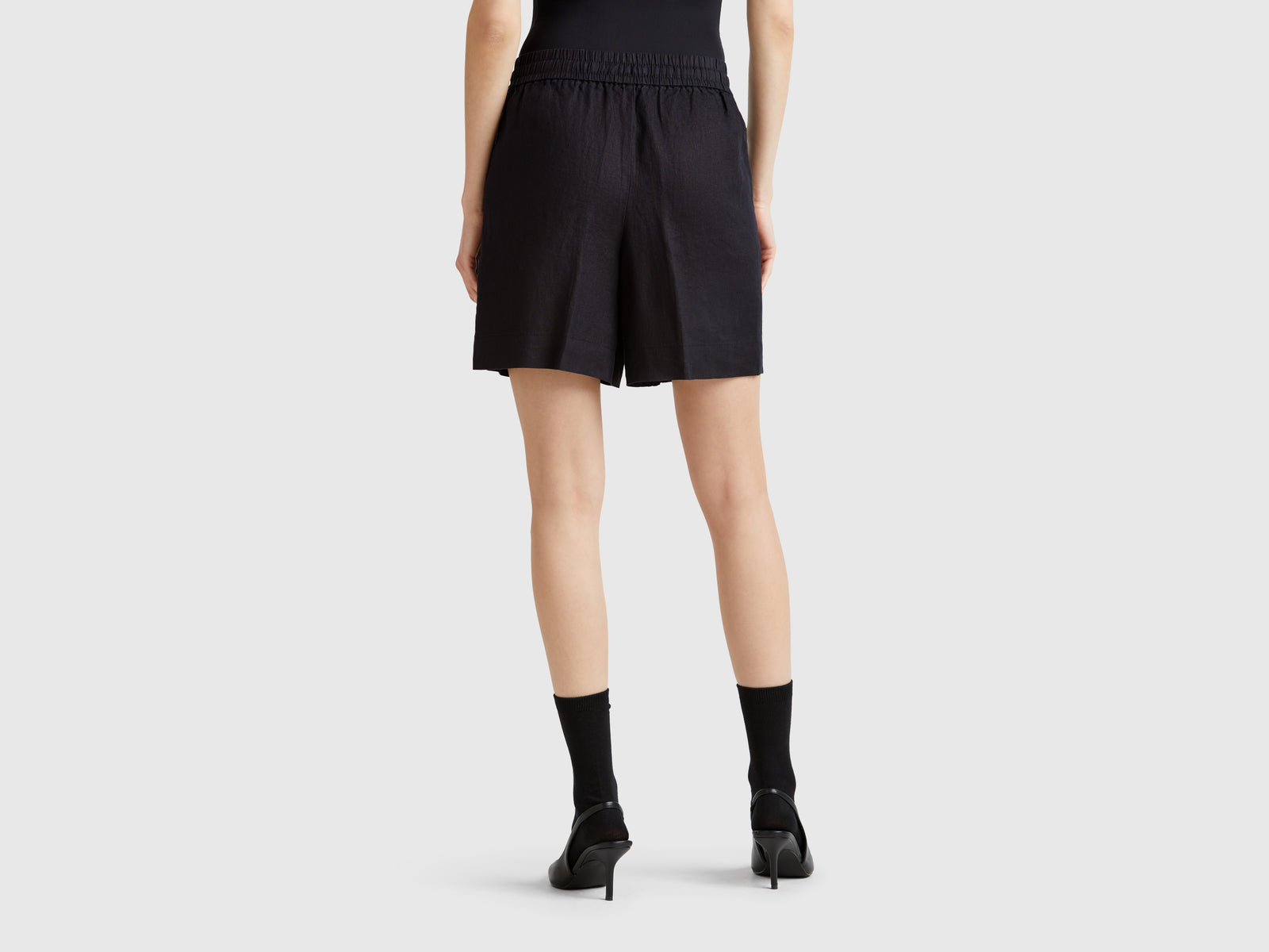 Shorts em linho puro com cordão de ajuste - ucb_image_B