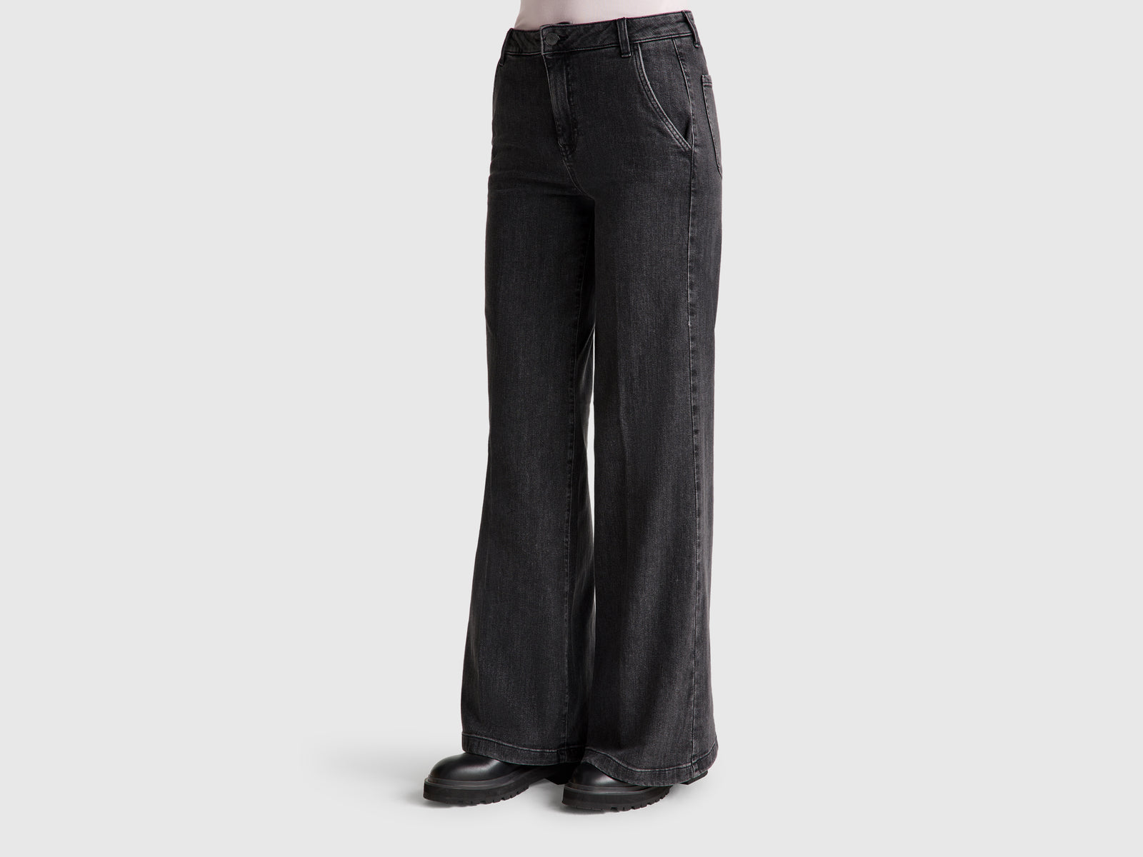 Wide fit jeans
