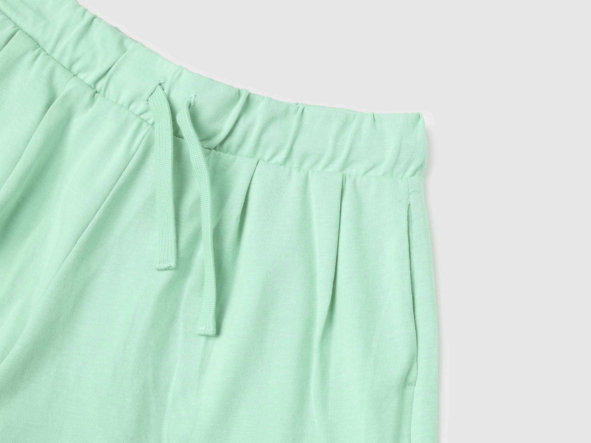 Bermuda shorts with drawstring - ucb_image_DS1