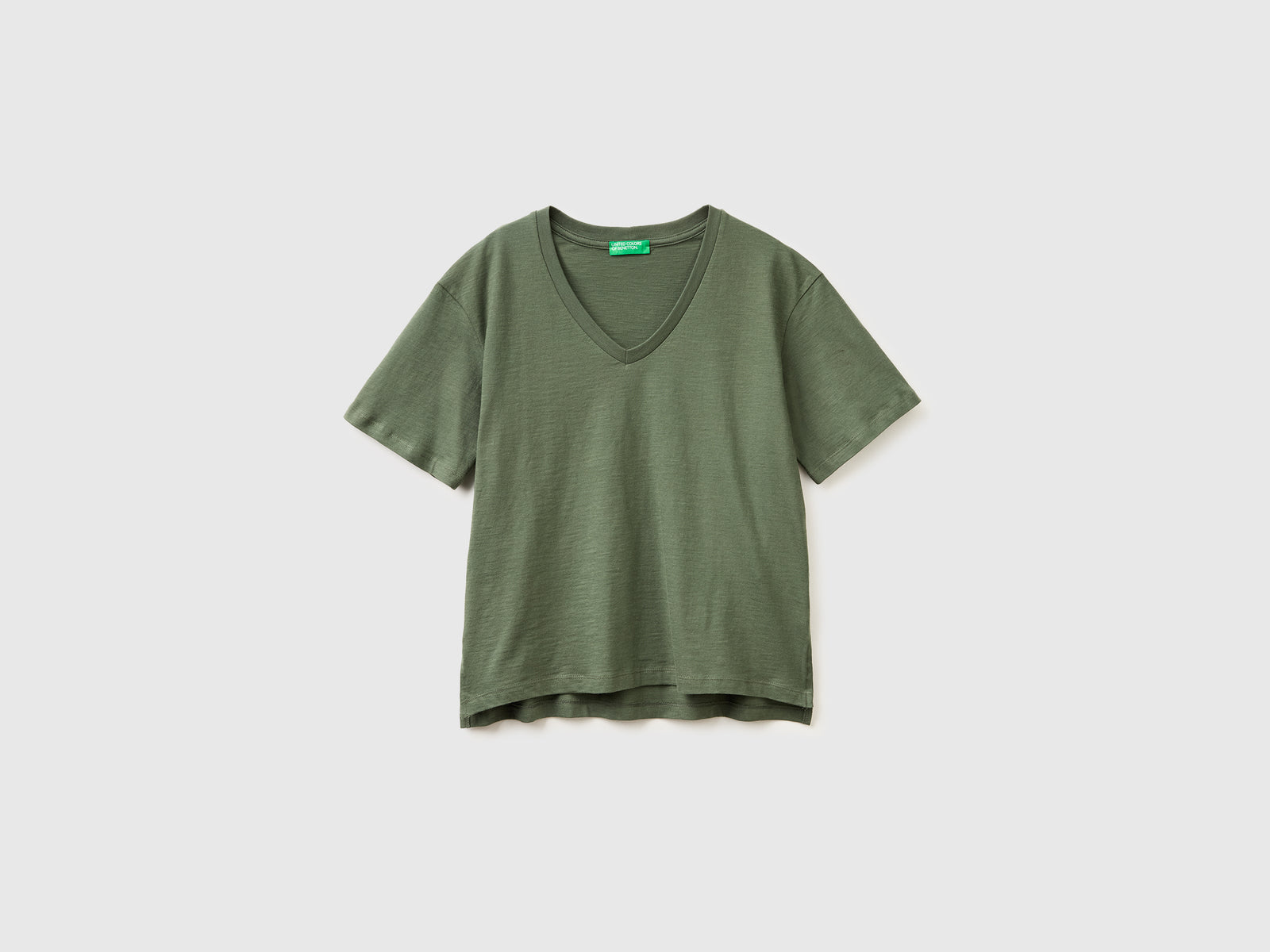 V-neck t-shirt in lightweight cotton - ucb_image_FS