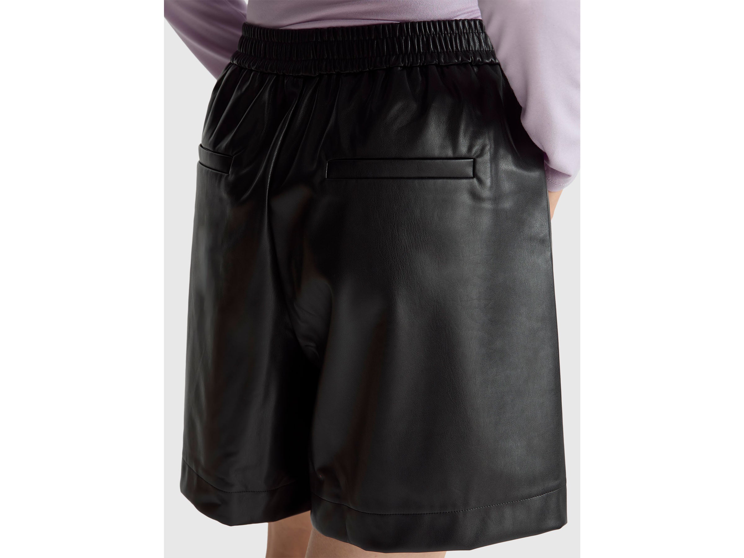 Bermudas em tecido efeito pele - ucb_image_FY