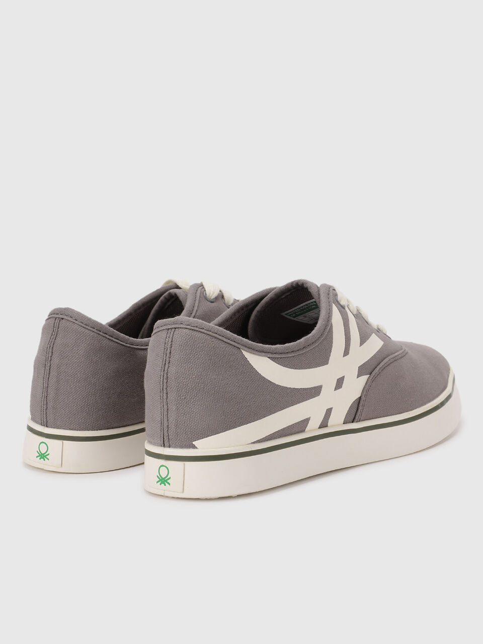 United Colors of Benetton Men Textured Sneakers image number 2