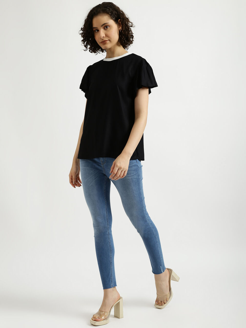 Short Sleeve Sld Top With Rib At Neck image number null
