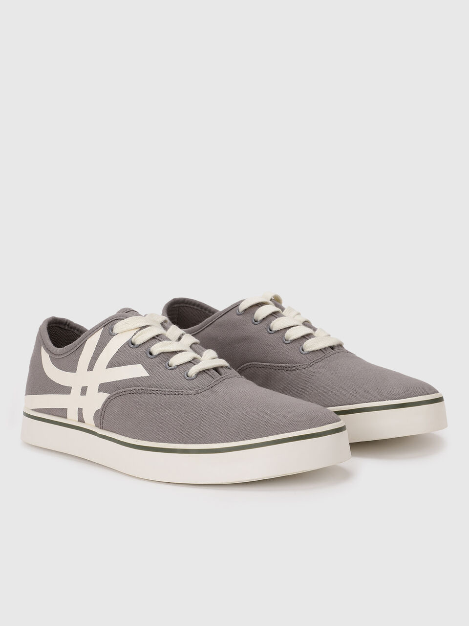 United Colors of Benetton Men Textured Sneakers image number null