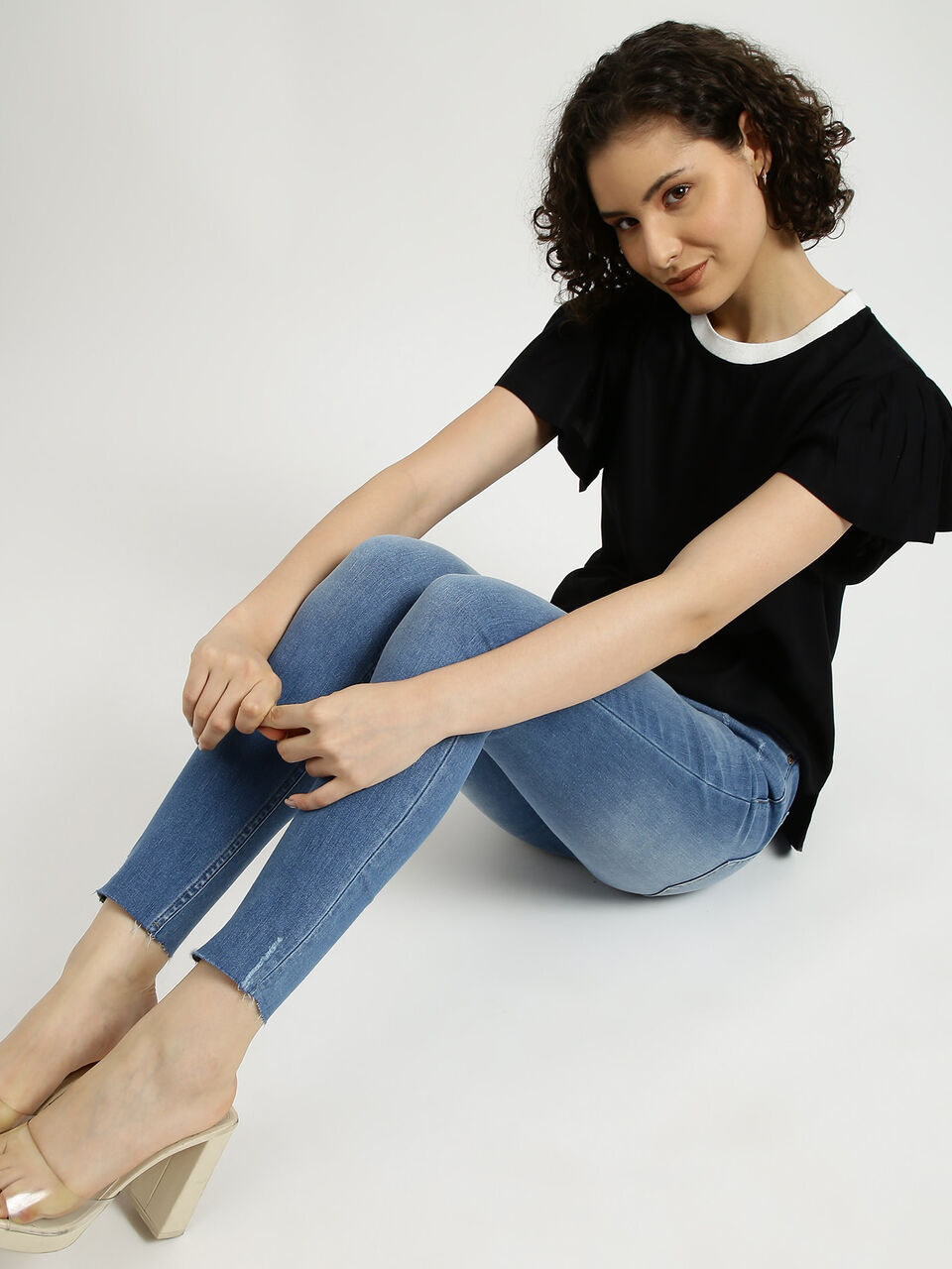 Short Sleeve Sld Top With Rib At Neck image number null