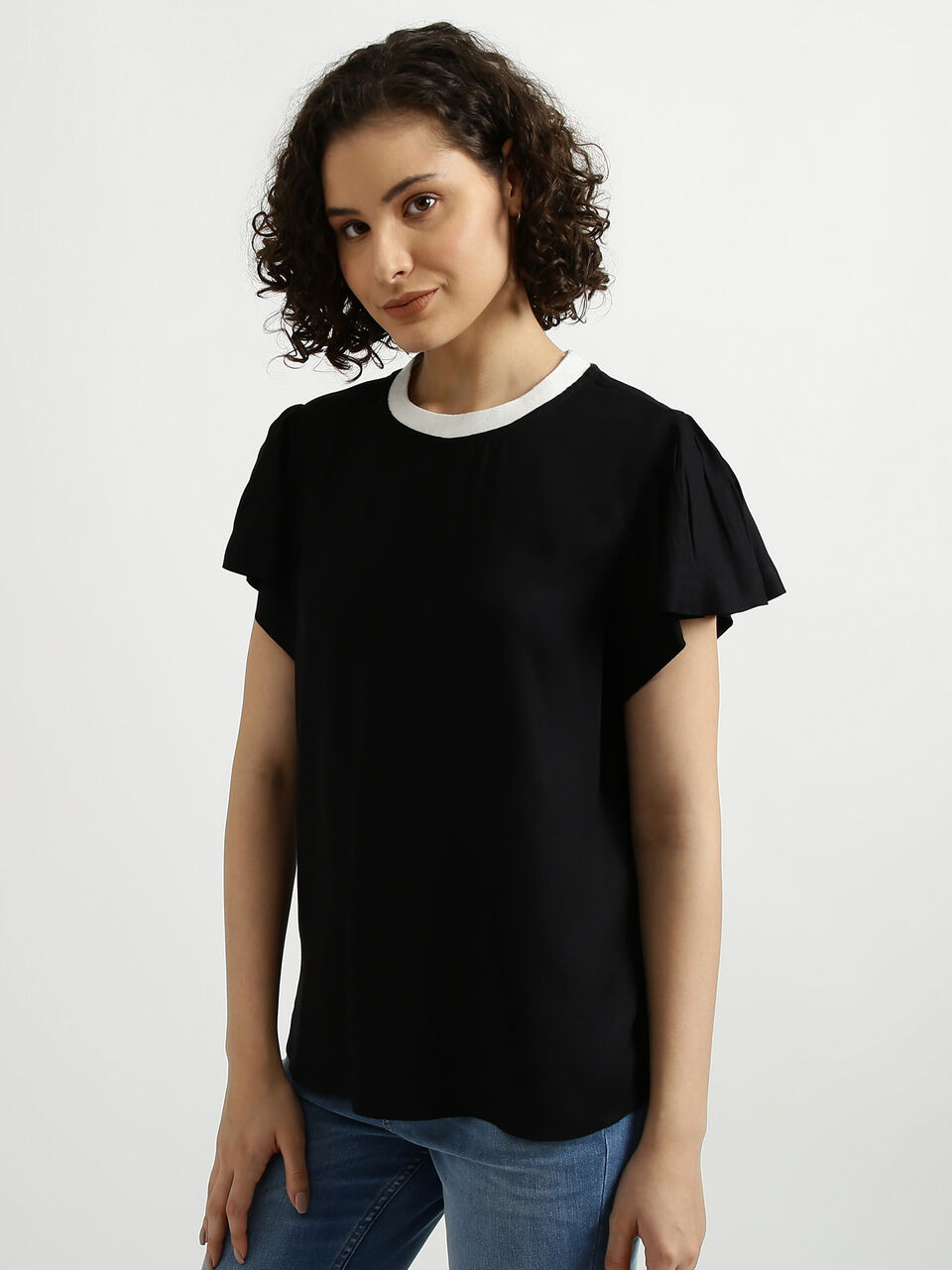 Short Sleeve Sld Top With Rib At Neck image number null