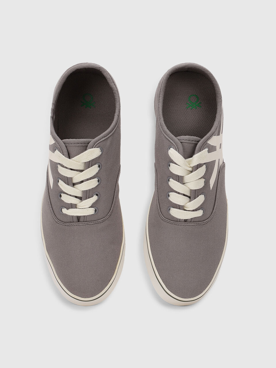 United Colors of Benetton Men Textured Sneakers image number null