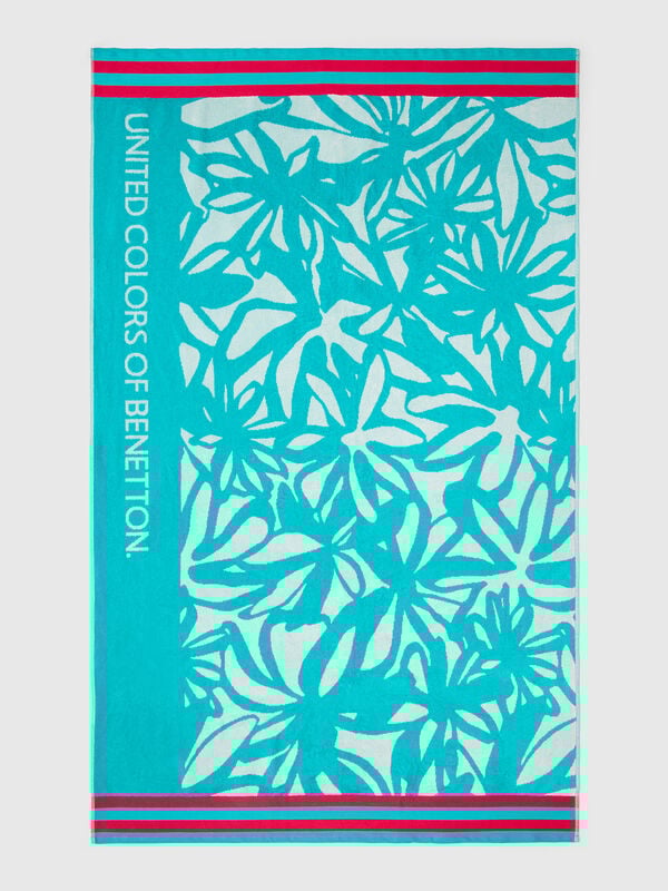Beach towel with floral print