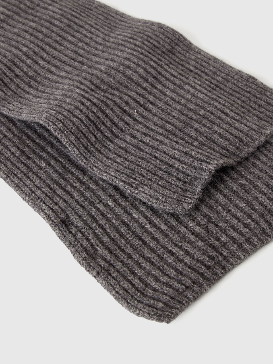 SCARF Men image number null