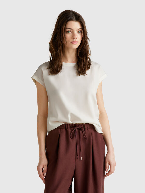 	Flowy blouse Women