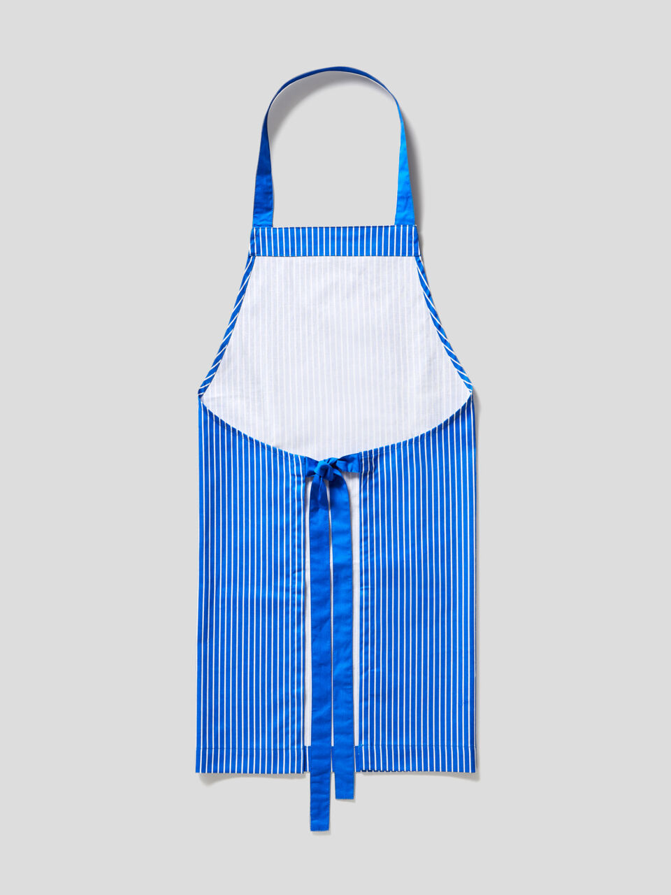 Apron, pot holder and oven mitt set image number 2
