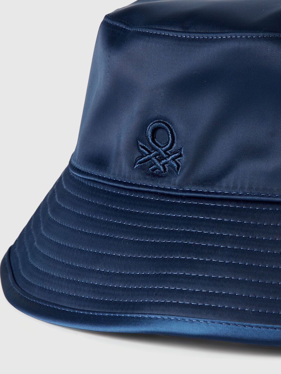 HAT Women image number null
