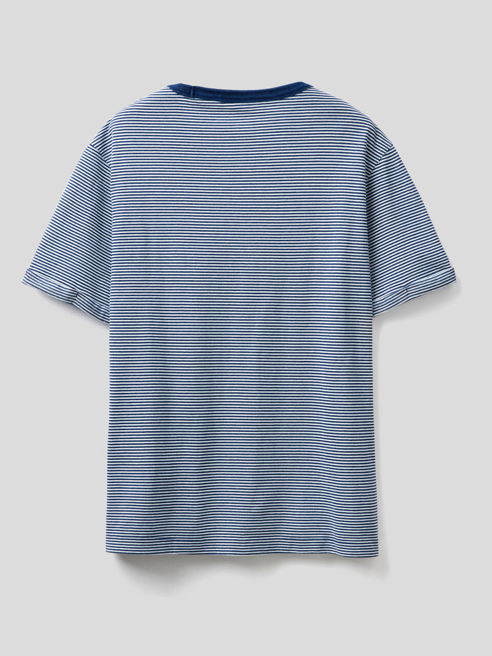 T-shirt in 100% cotton with worn look image number 2