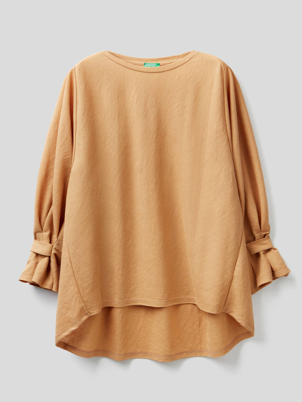 Blouse with gathered sleeves image number 1