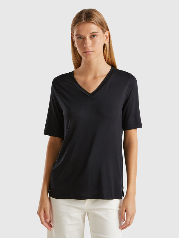 V-neck t-shirt in stretch viscose Women