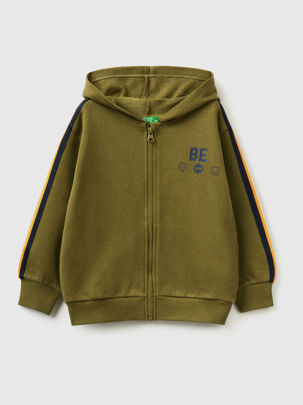 Sweatshirt with "BE" print