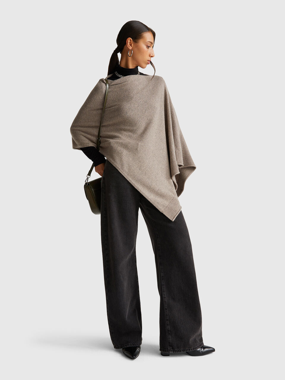 CAPE Women image number null