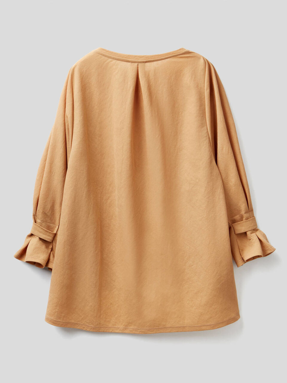Blouse with gathered sleeves image number 2