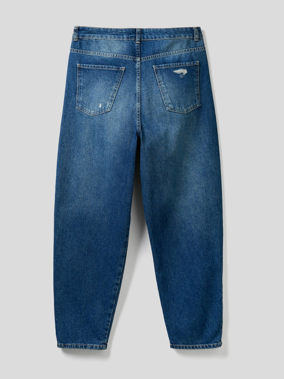 Carrot fit jeans in 100% cotton denim image number null