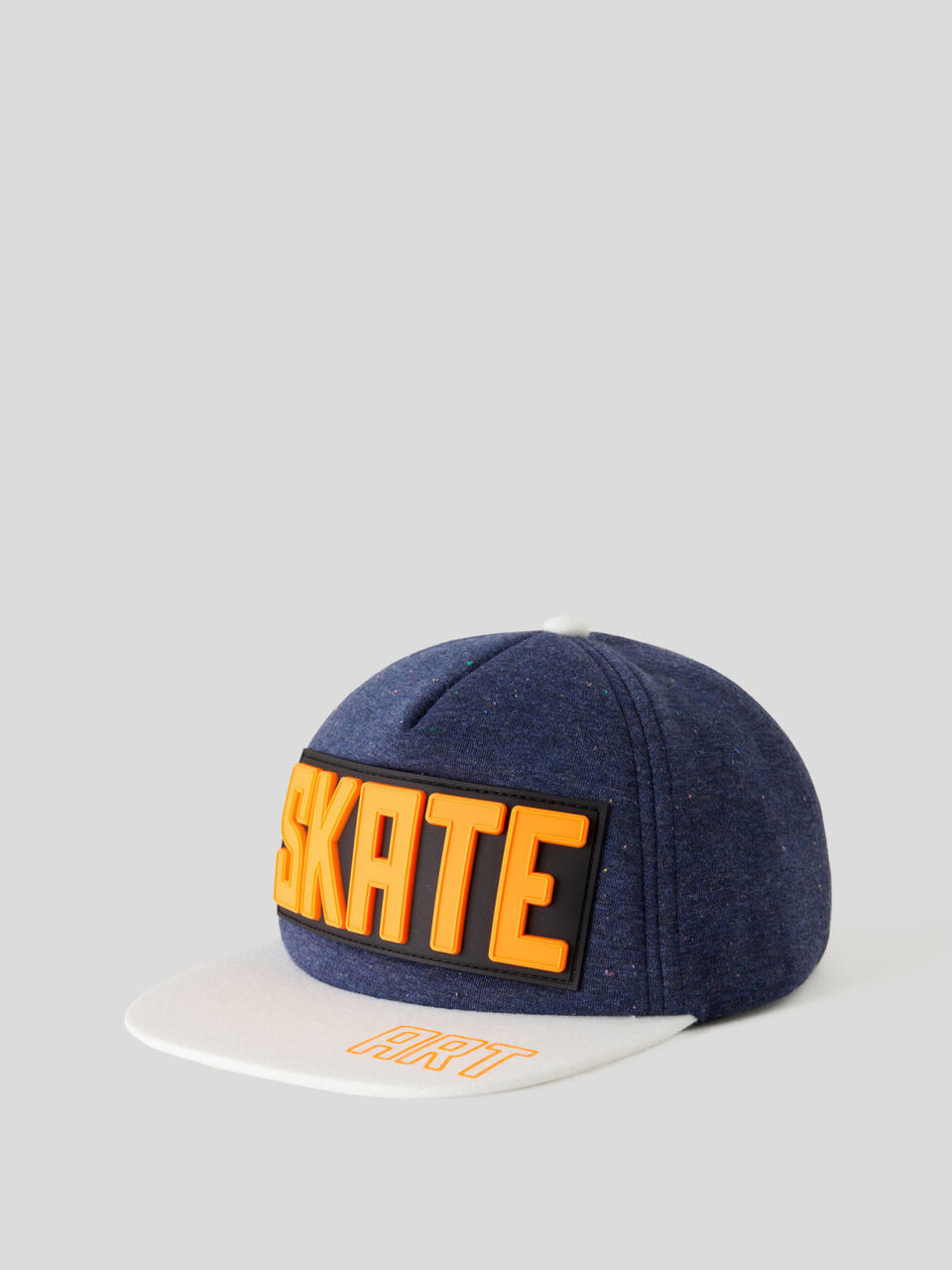 Skater-style hat image number 1