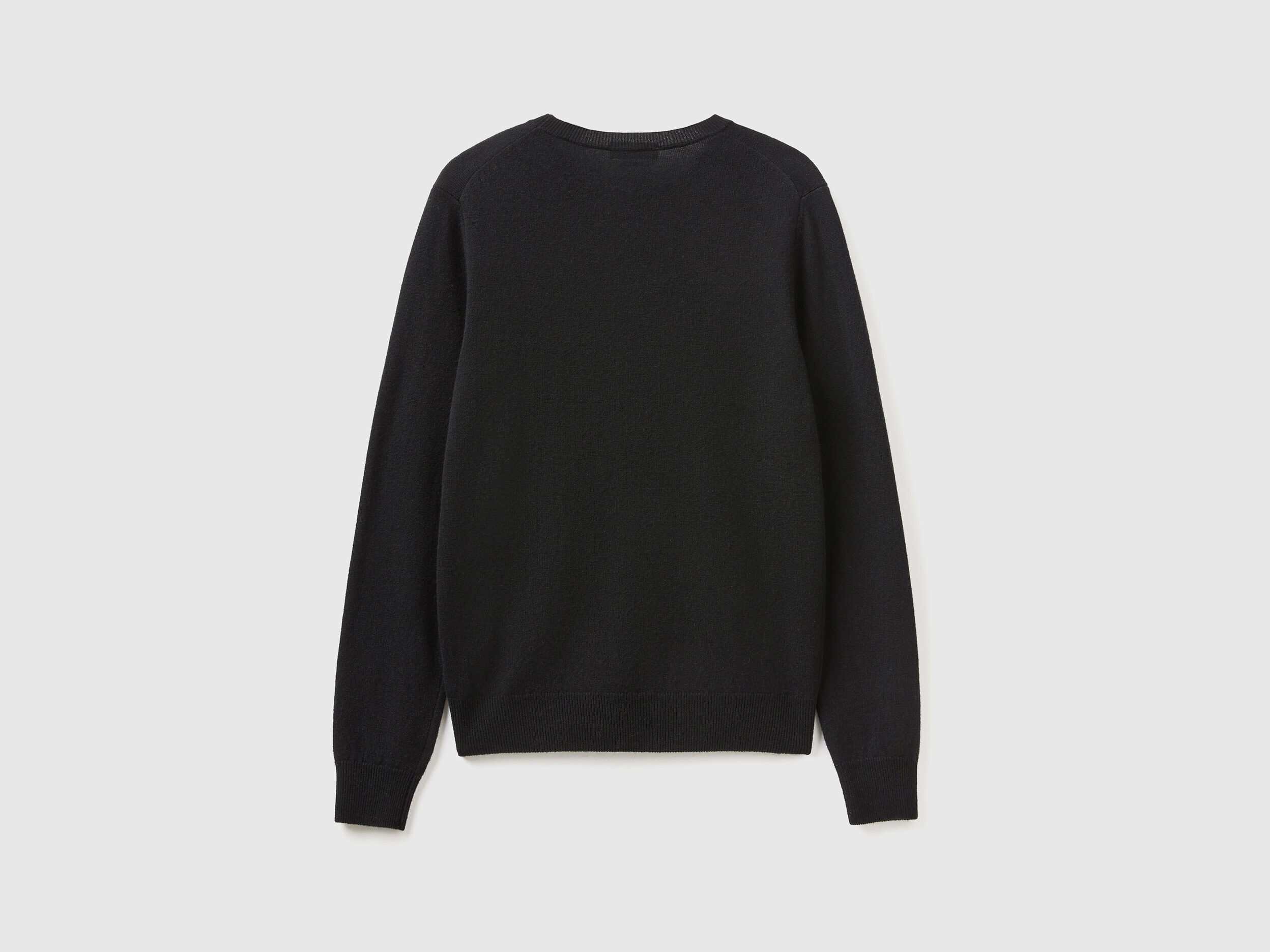 Black sweater crew neck 2025