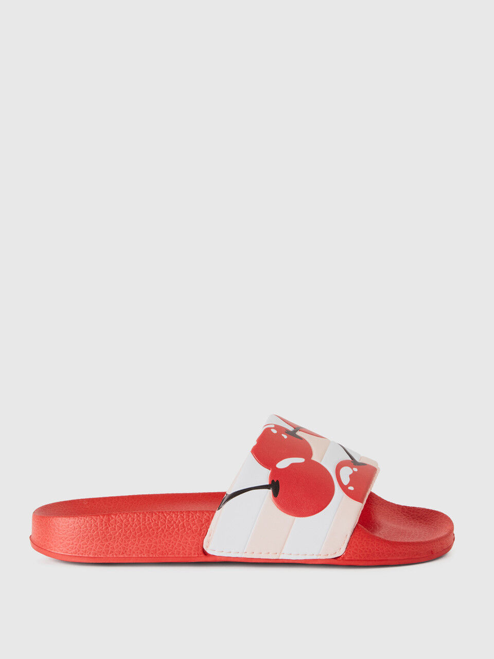 Slippers with cherry print
