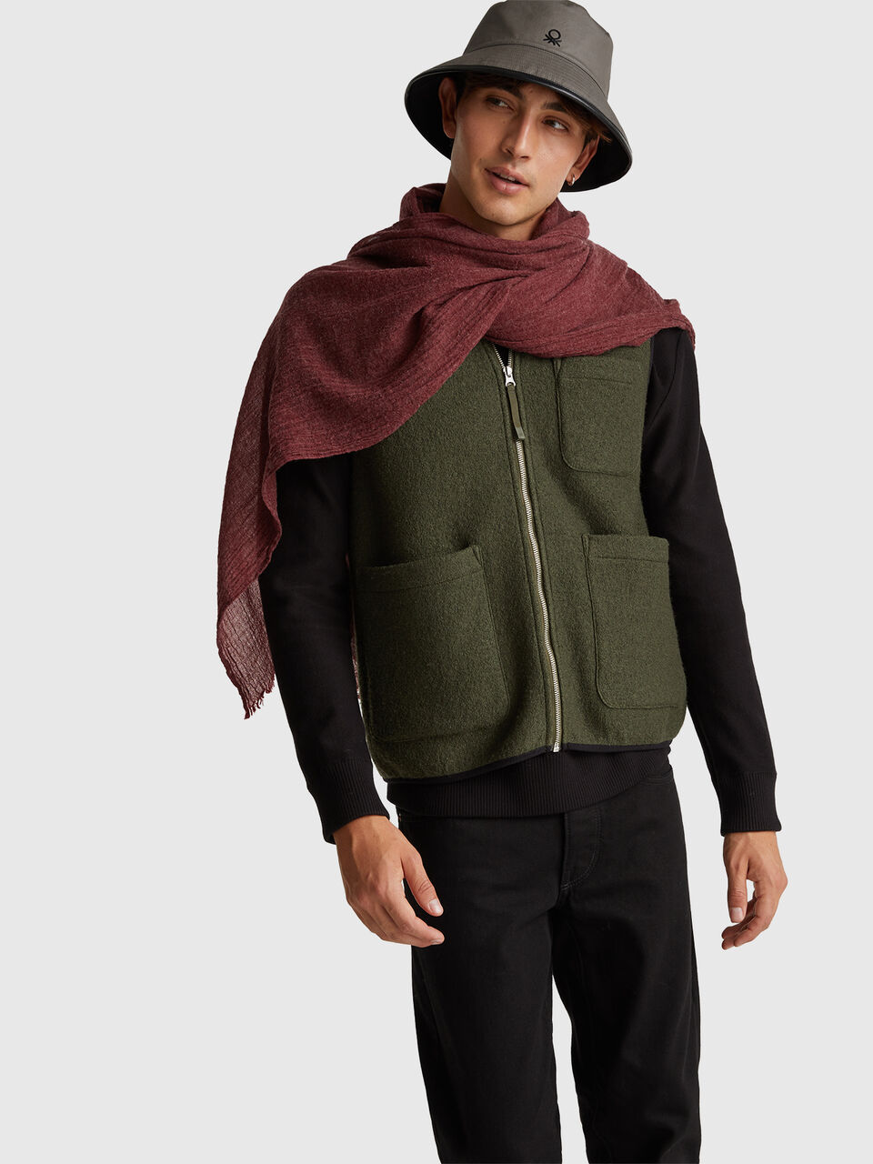 SCARF Men image number null