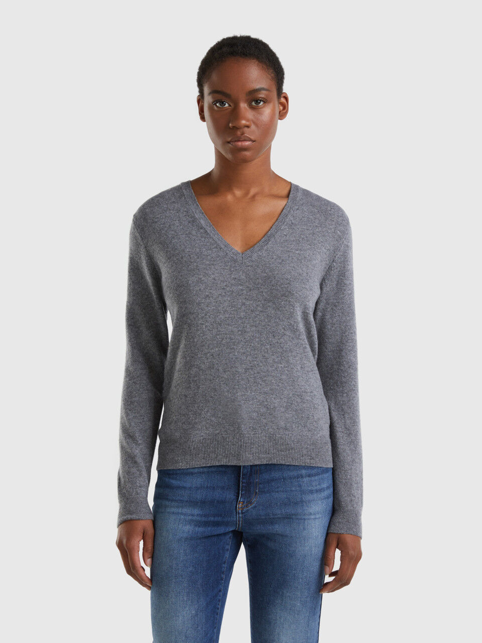 Gray V-neck sweater in pure Merino wool customizable