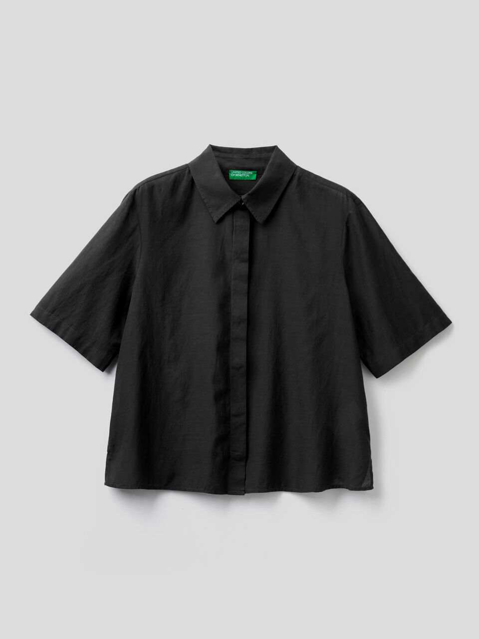 Light short sleeve shirt image number 1