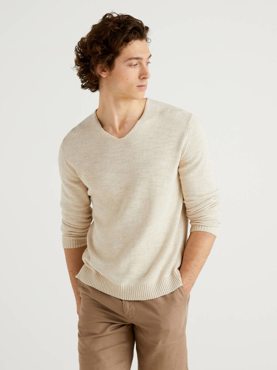 V-neck sweater in linen blend cotton