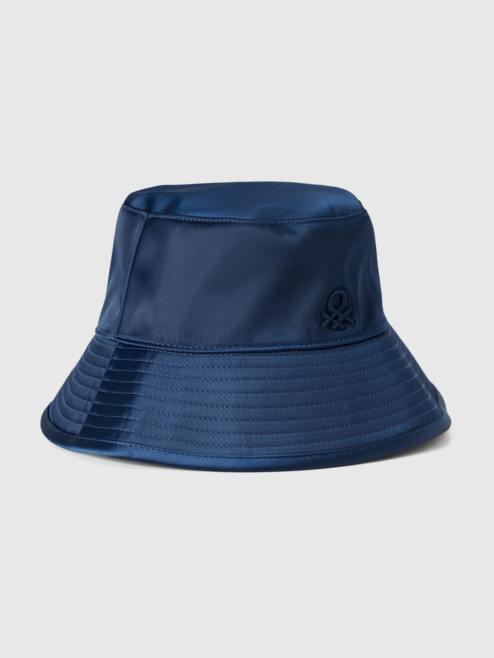 HAT Women image number null