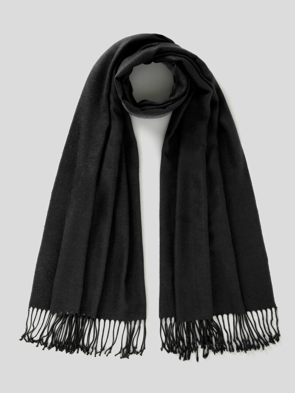 Two-tone scarf with fringe image number 1