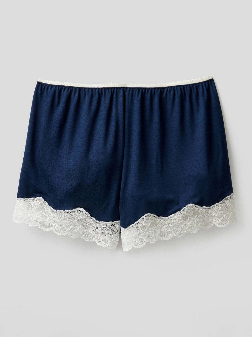 Lace shorts image number 2