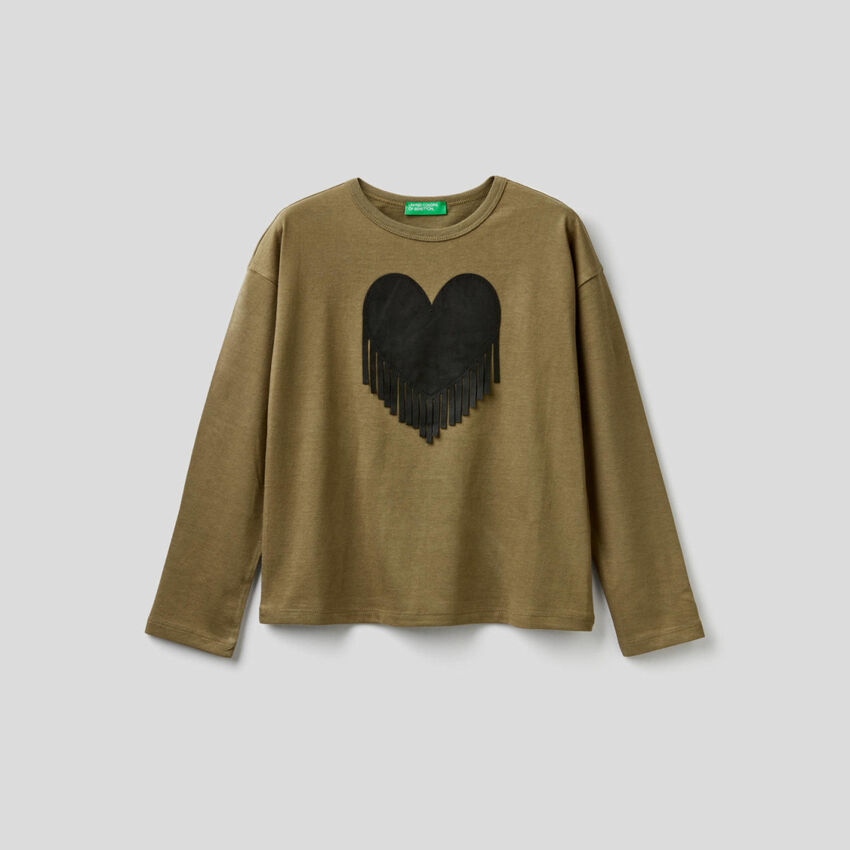 Long sleeve t-shirt with applique