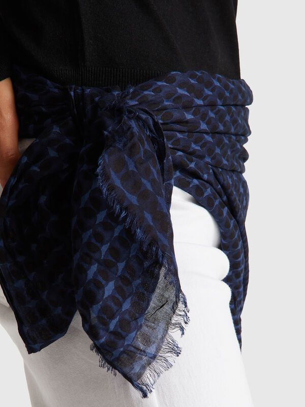 Patterned scarf in viscose Women