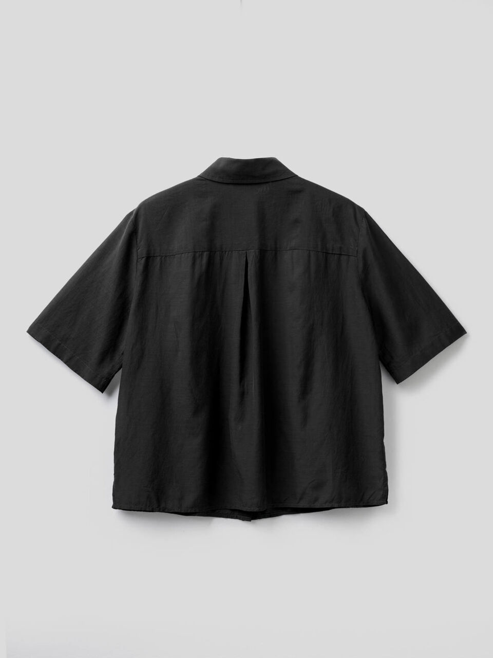 Light short sleeve shirt image number 2