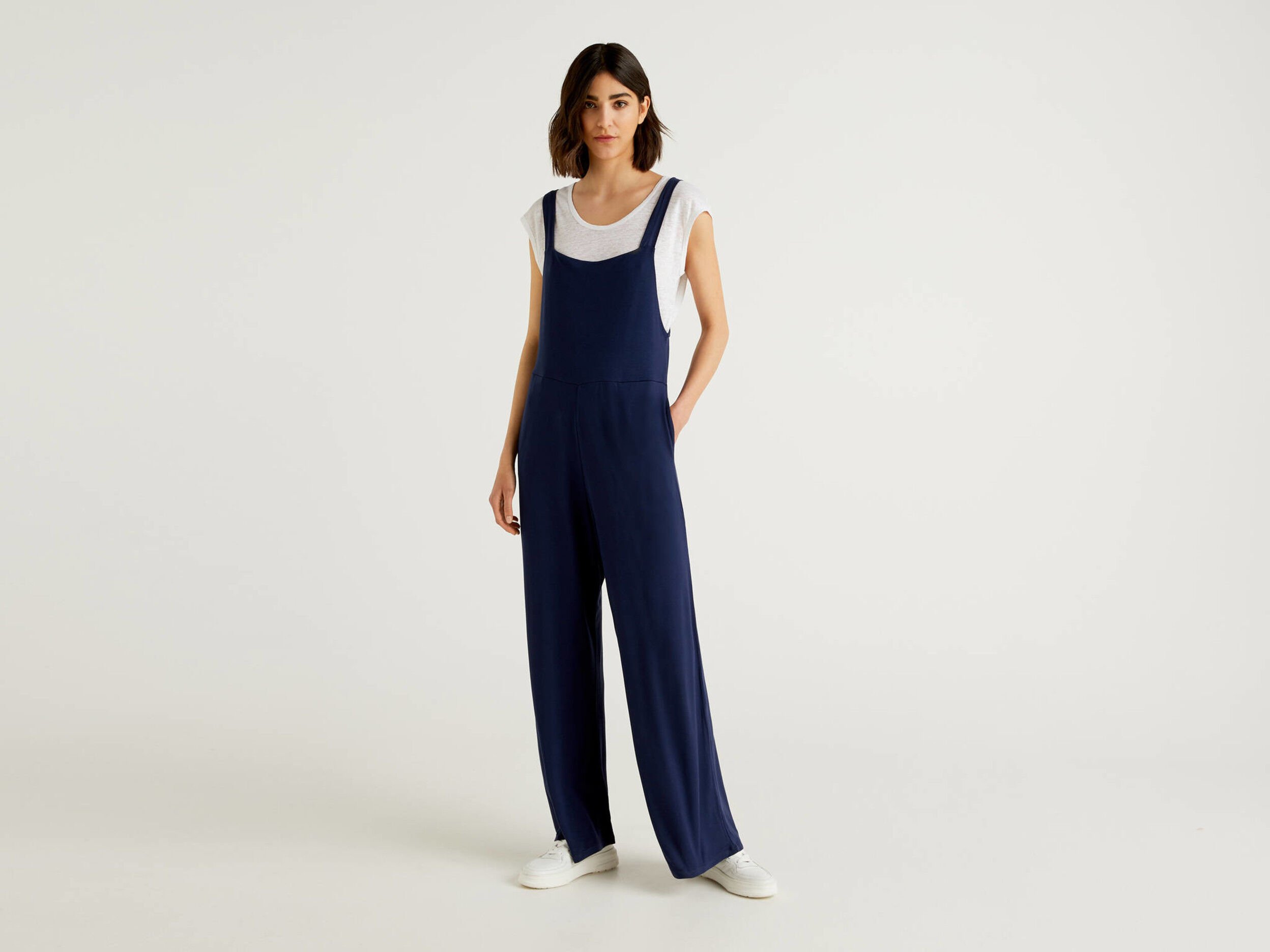 One-piece jumpsuit with straps
