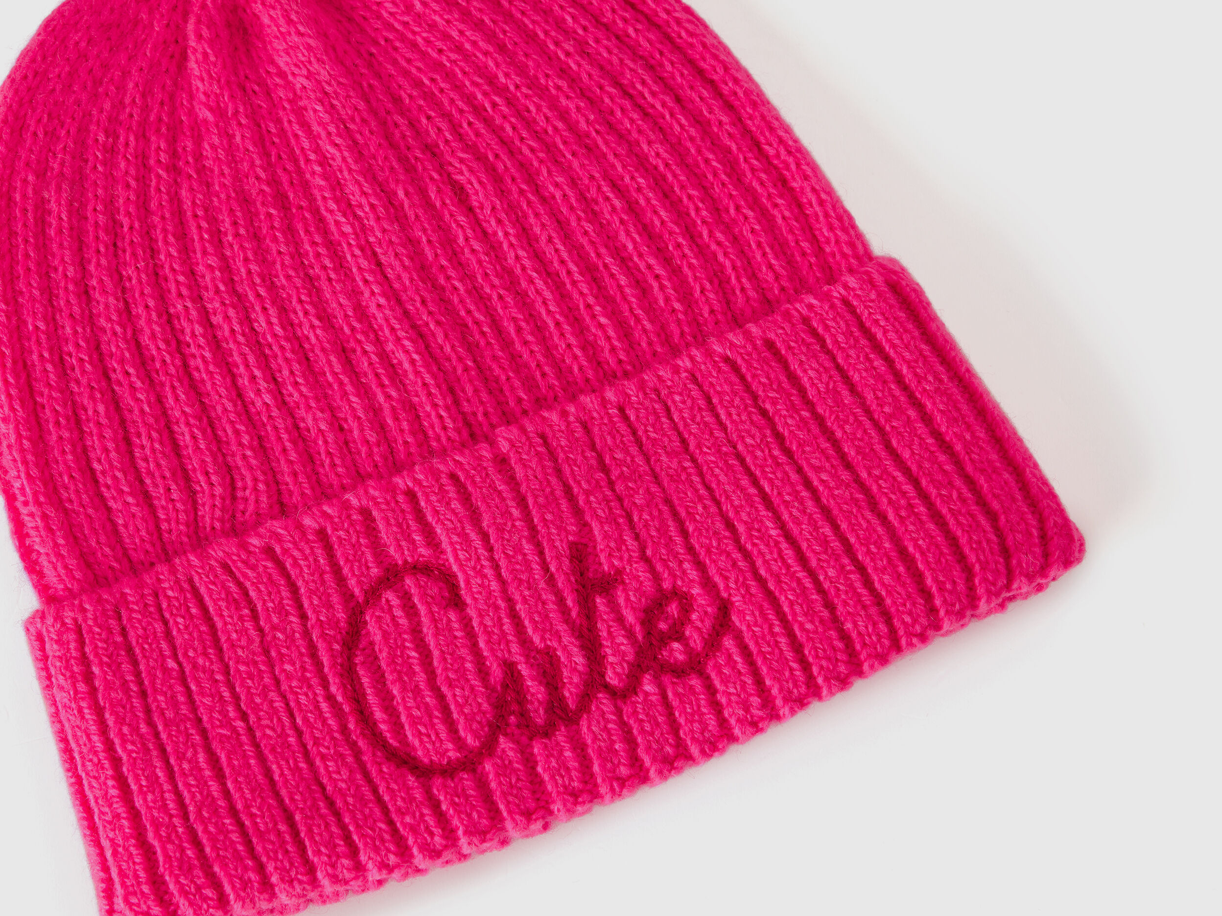 Neon pink beanie with embroidery - Neon Pink | Benetton